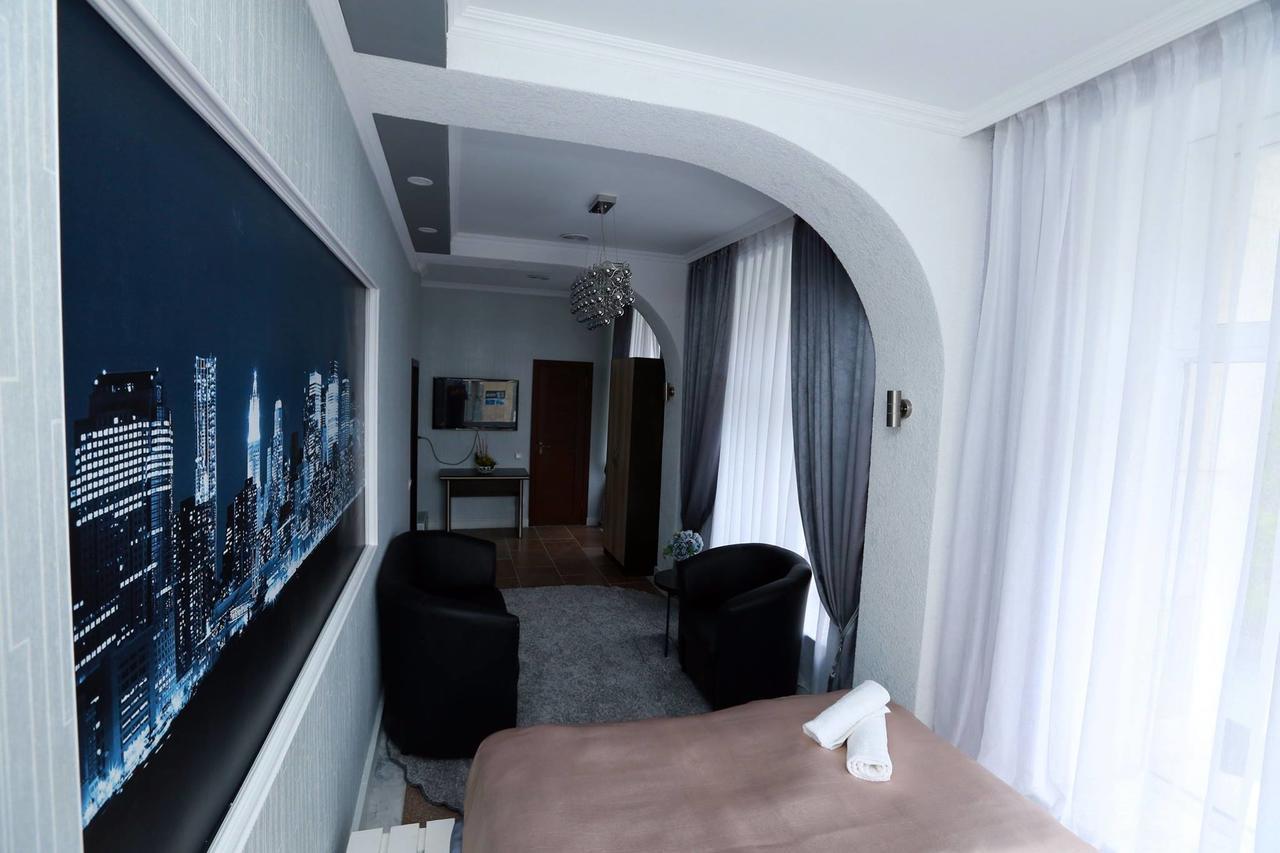 Hotel Avenue Bisjkek Eksteriør billede